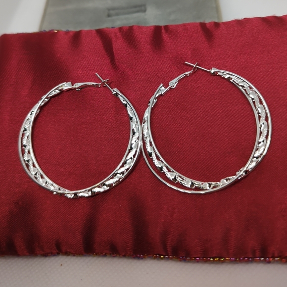 Women's Elegant Silver New Fashion Big Round Hoop Laser Cut 2" Earrings NWT - Picture 3 of 6
